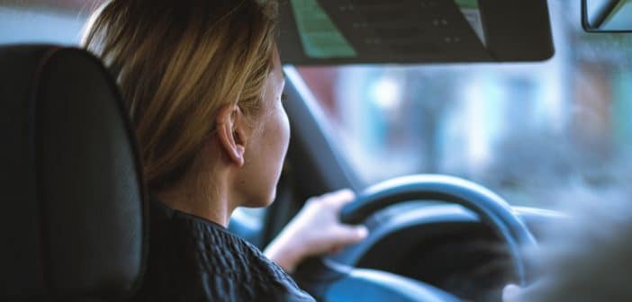 femme passant le permis
