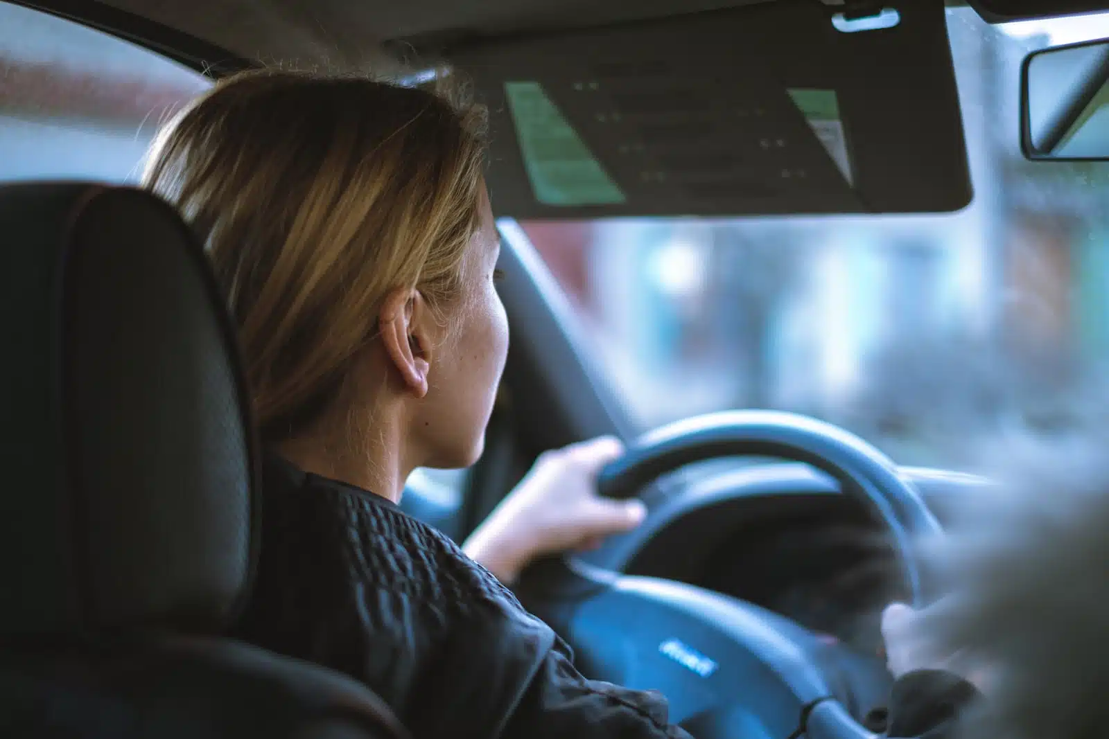 femme passant le permis