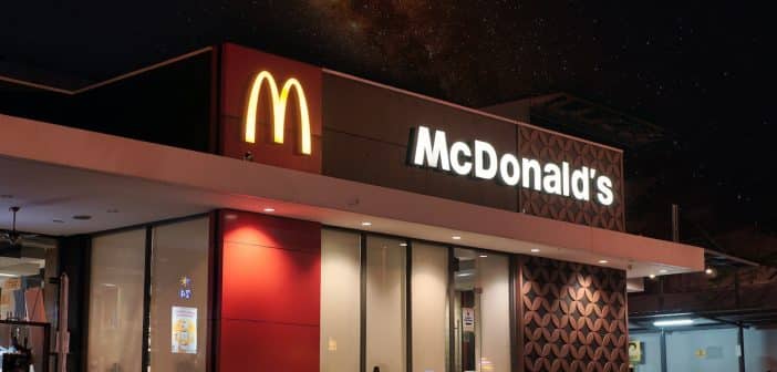 a mcdonald's restaurant is lit up at night
